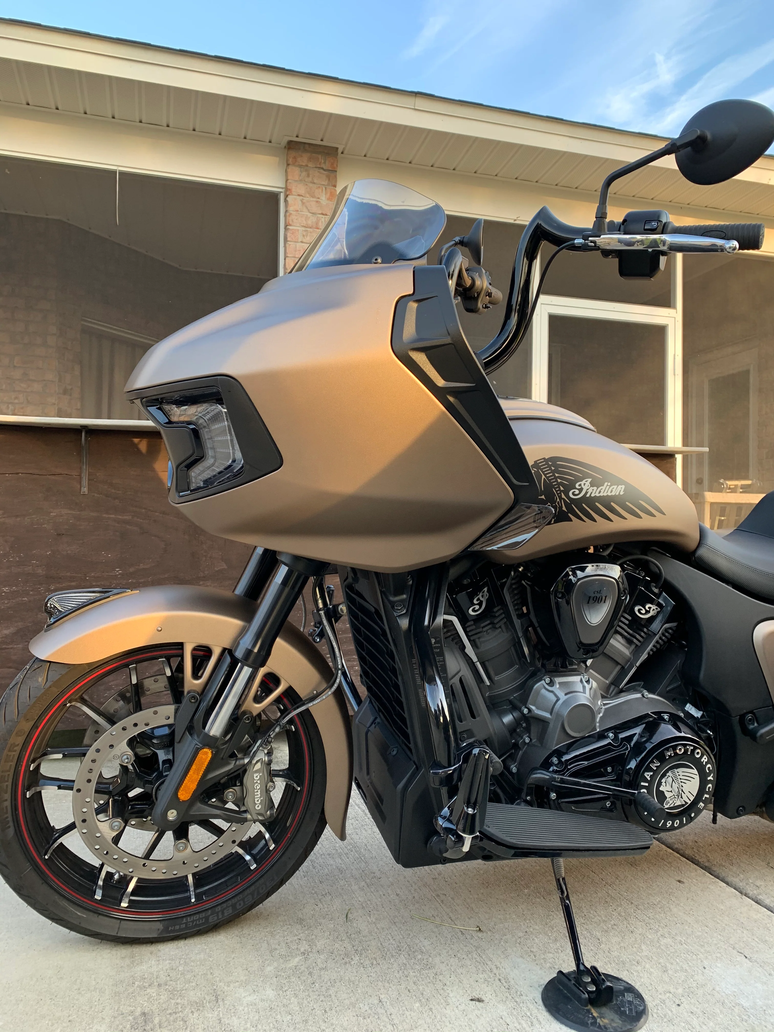 Comanche Bagger for '20-26 Challenger | Indian Handlebars - Image 5